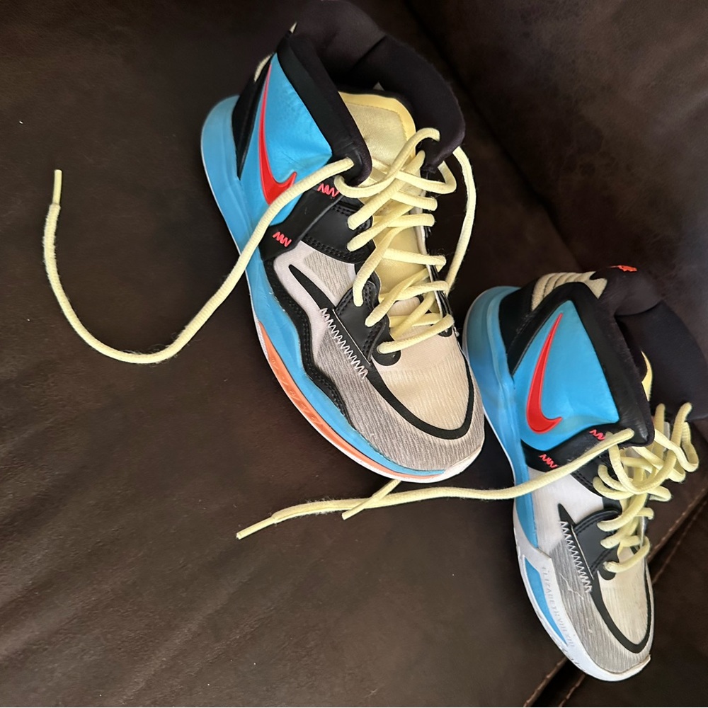 Boys Kyrie shoes. Size 3.5